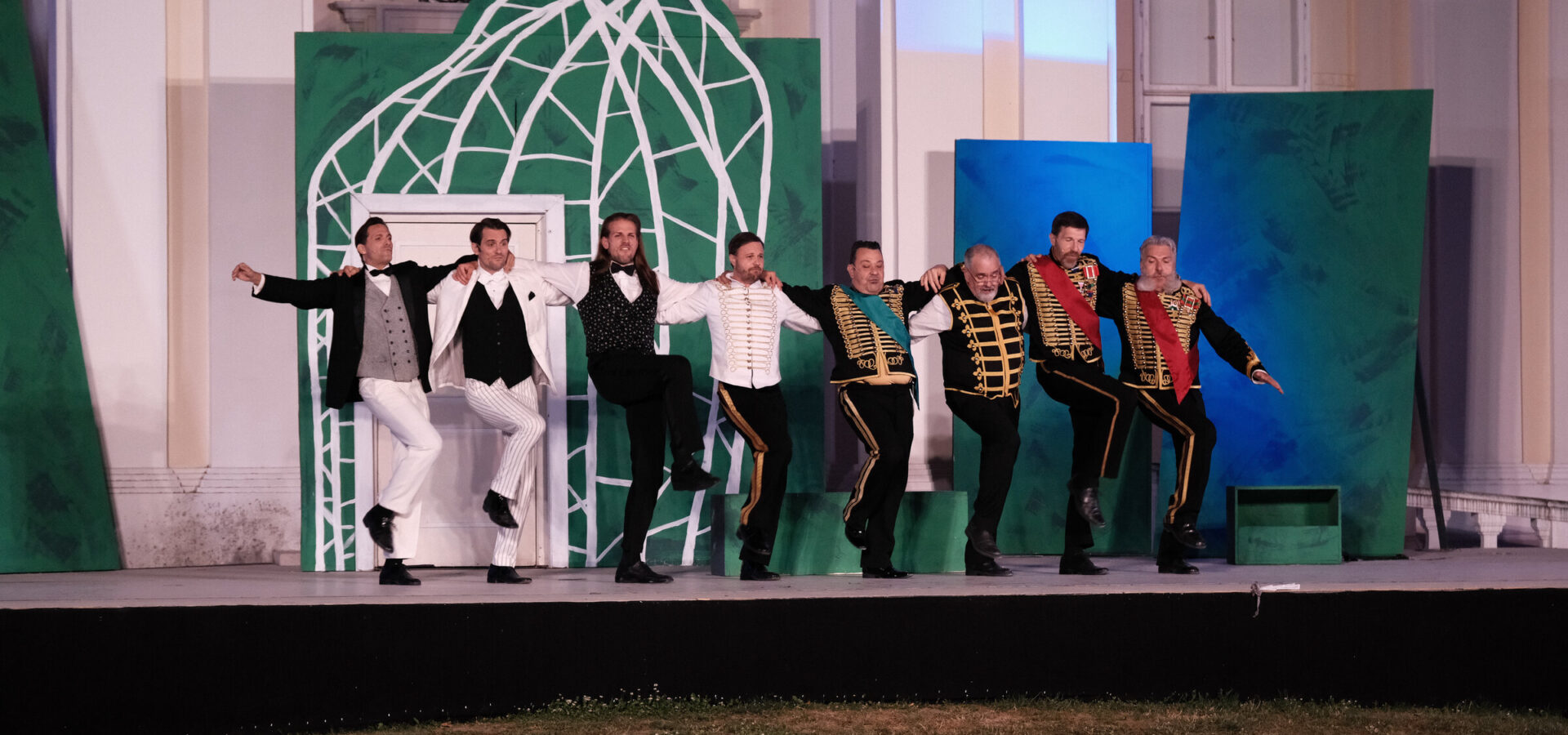 Die Lustige Witwe | Männertanz