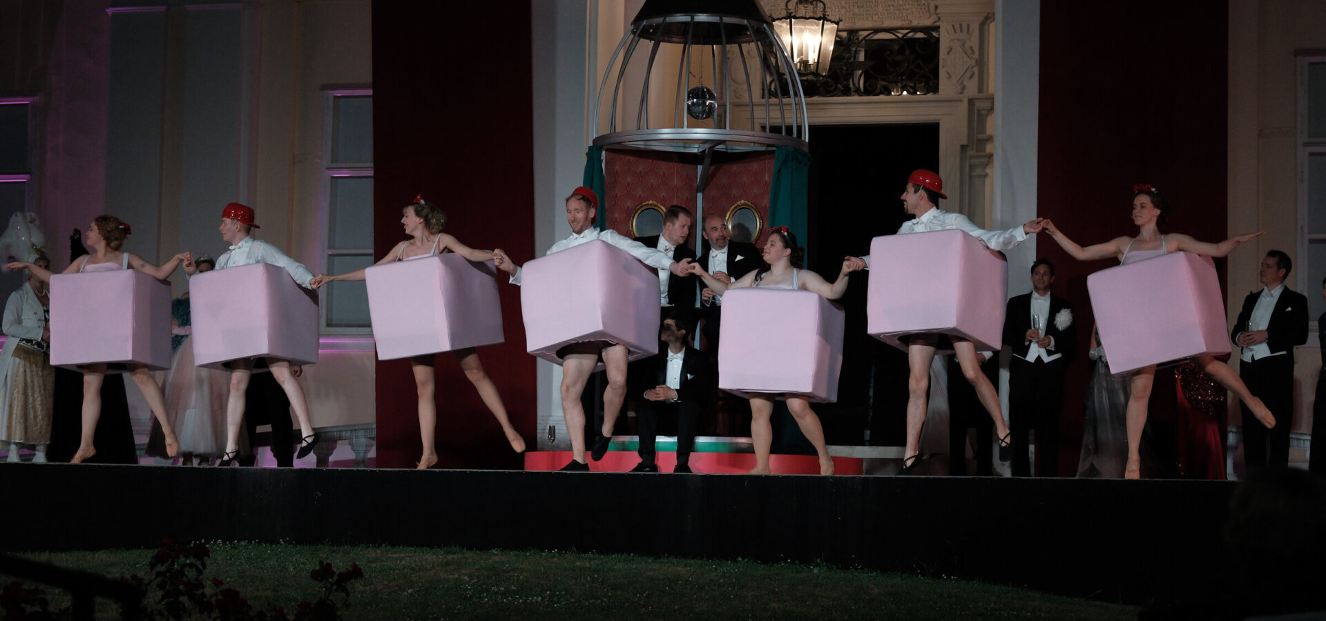 Die Fledermaus | Punschkrapfenballet