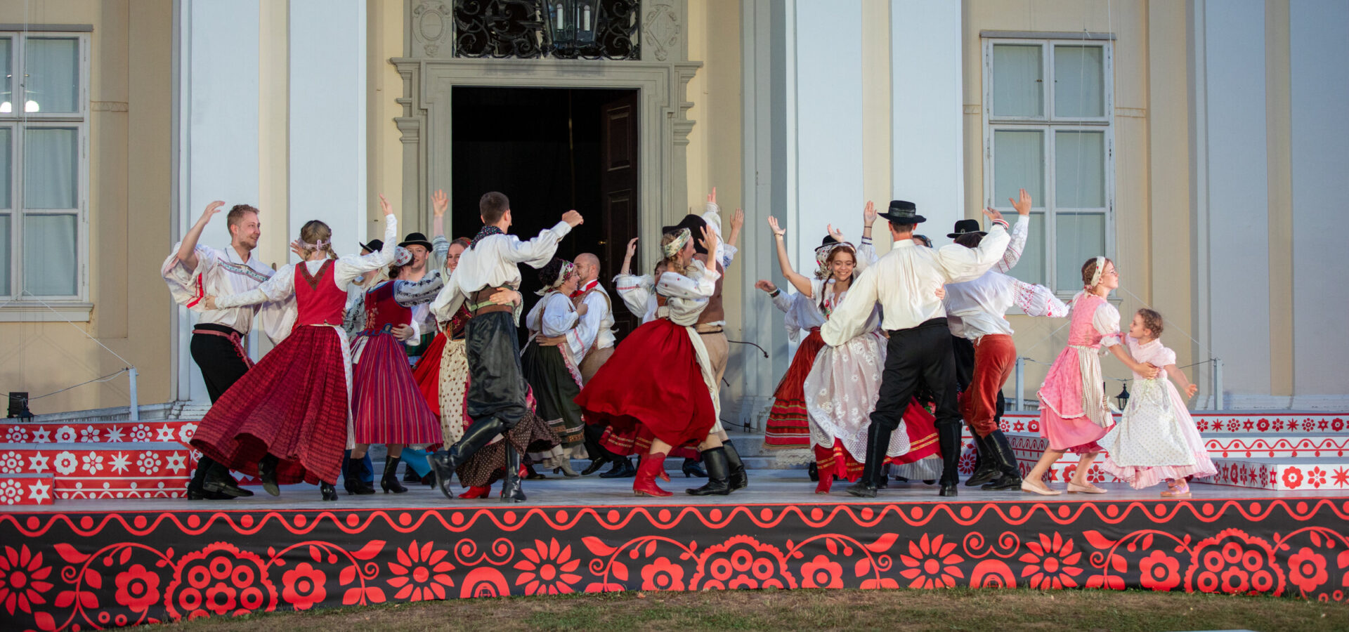 Polnische Hochzeit | Tanzendes Ensemble